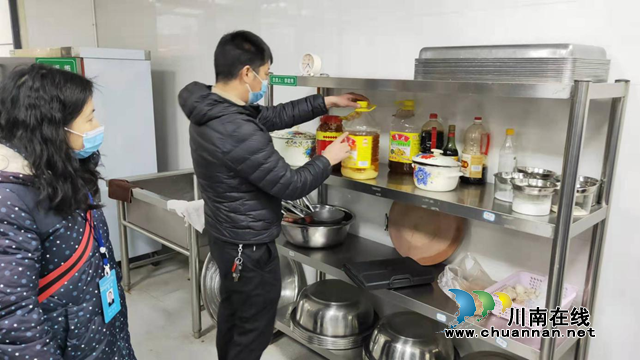 合江县符阳市场监管所对辖区中小学、幼儿园开展食品安全专项检查