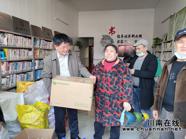 龙马潭区鱼塘街道：乡贤助春耕，奉献暖民心(图2)