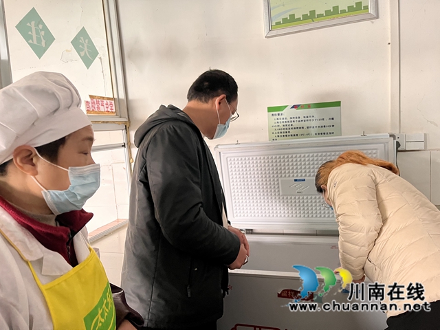 春雷行动2022|泸县市场监管局开展春季学校食品安全“双随机、一公开”检查(图3) 春雷行动2022|泸县市场监管局开展春季学校食品安全“双随机、一公开”检查(图3)