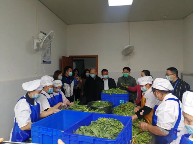 泸州人大代表、政协委员参与监督 共同守护校园食品安全(图2) 泸州人大代表、政协委员参与监督 共同守护校园食品安全(图2)