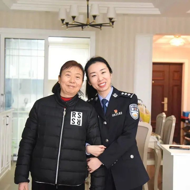 公安部、全国妇联通报表扬!内江这名“警嫂”出名了(图4) 公安部、全国妇联通报表扬!内江这名“警嫂”出名了(图4)