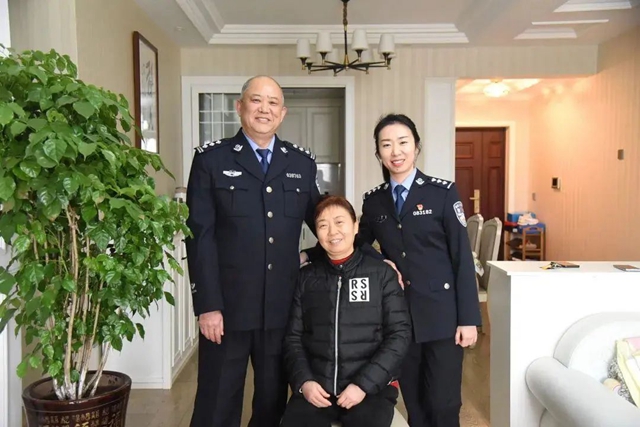 公安部、全国妇联通报表扬!内江这名“警嫂”出名了(图3) 公安部、全国妇联通报表扬!内江这名“警嫂”出名了(图3)