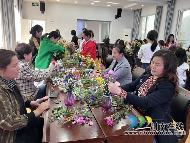江阳区北城街道报恩塔社区开展“破茧成蝶.美丽绽放”三八节活动