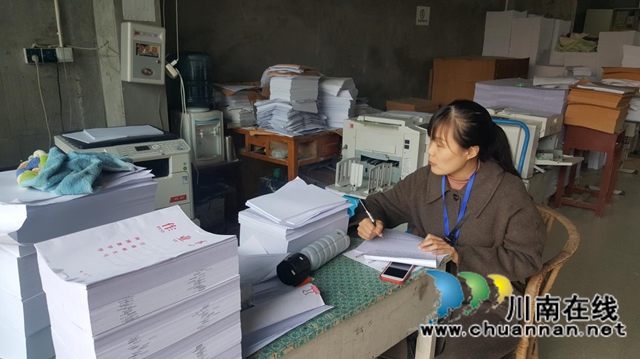 严把关，合江县市场监管局为学生用品质量安全保驾护航(图2)