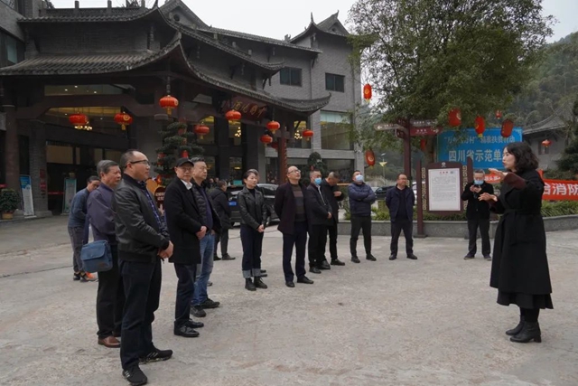 泸州市酒业发展局、酒类行业协会领导专家调研中国沈酒庄(图6)