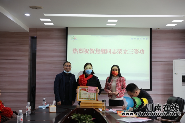 江阳区华阳街道：立功受奖送喜报，双拥共建暖人心(图2)