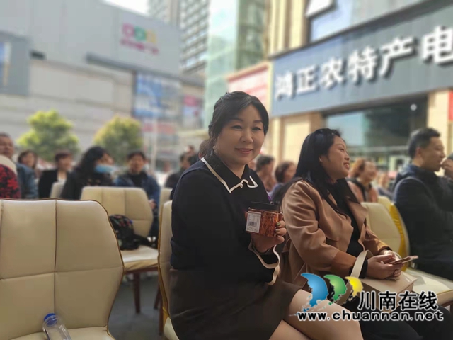 龙马潭区红星街道金井湾社区：趣味庆”三八“，巾帼展风采