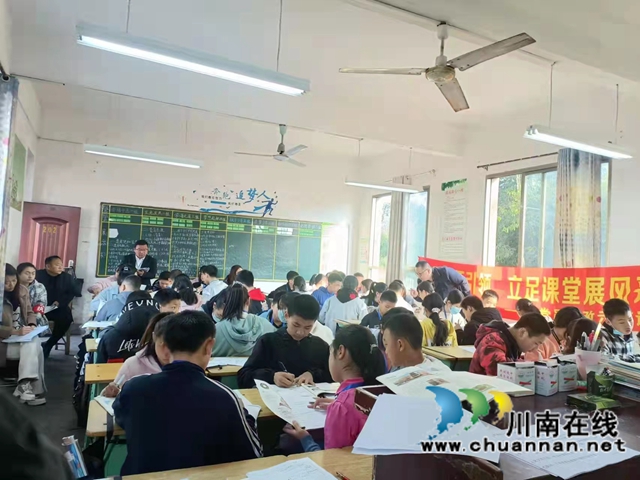 纳溪区护国中学开展“党员示范课“课改活动(图2)