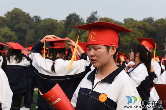 泸县一中举行高2019级成人仪式暨高考誓师大会(图4)