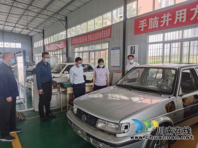 泸县：冯怀玉到学校调研高质量发展和督查疫情防控工作(图3)