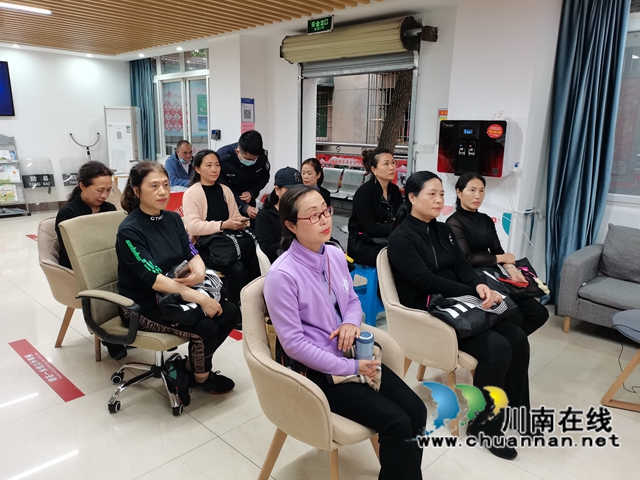 龙马潭区小市街道杜家街社区开展妇女专项法治宣传活动