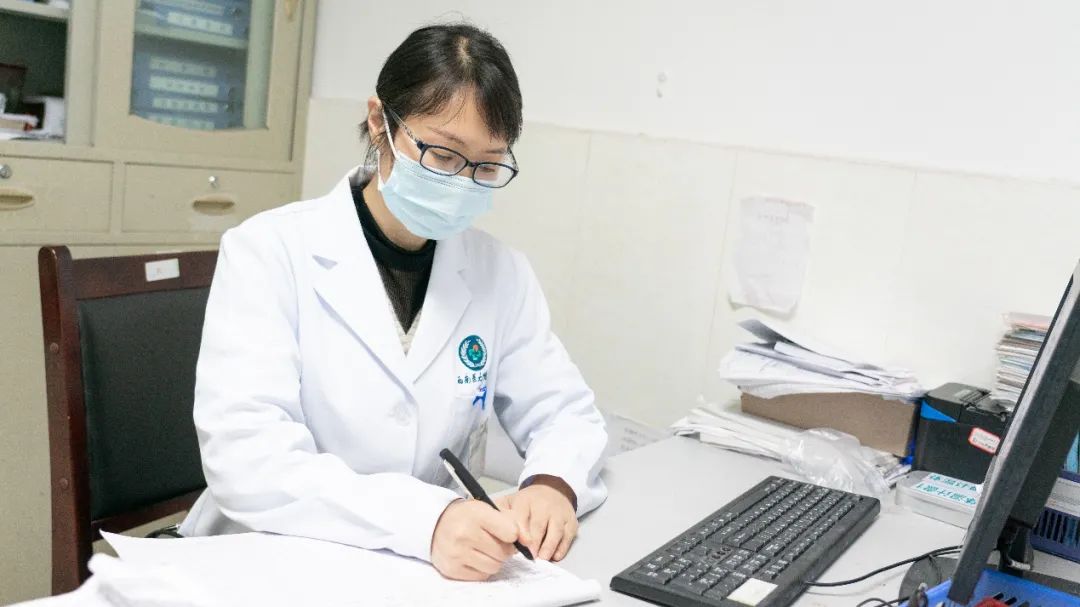 西南医大附院李绍兰:看似温柔娇弱,却有两副爱的“面孔”(图4) 4.jpg