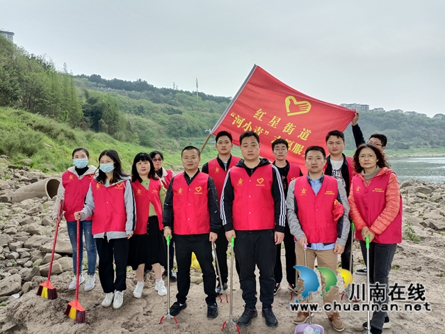 龙马潭区春晖社区开展“河小青”志愿服务活动