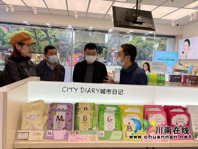 刘晖督导江阳区和龙马潭区化妆品经营规范化建设试点工作