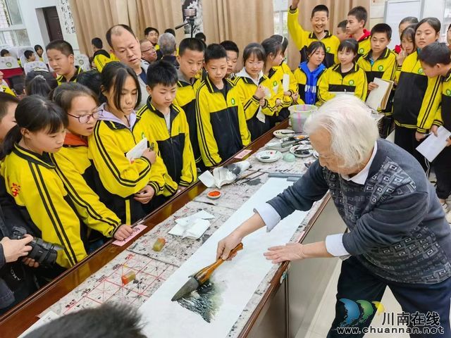 叙永“五老”传承优秀文化 让国画走进青少年