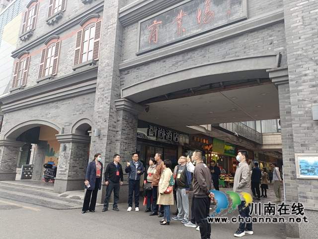 江阳区北城街道人大工委组织代表小组赴成都调研旧城改造工作