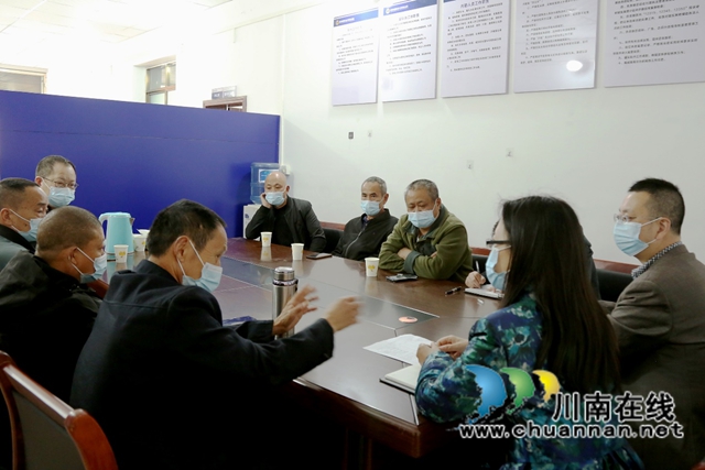 龙马潭区胡市镇召开乡厨协会座谈会