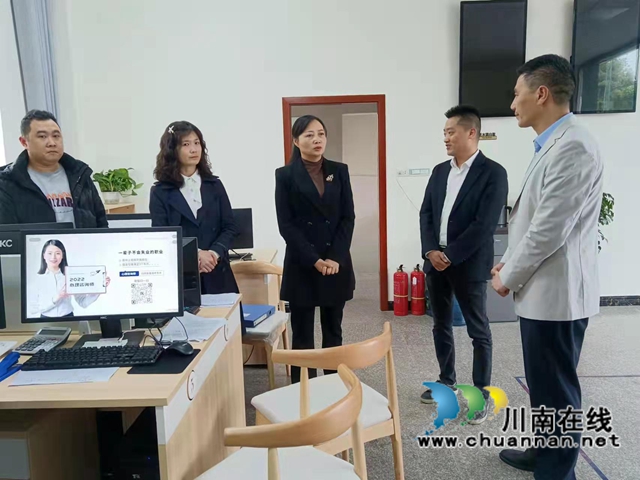 罗素平到合江县大桥镇督导森林防灭火工作