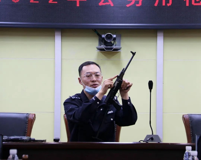 全警实战大练兵 | 泸县公安局开展公务用枪实弹射击训练(图2)