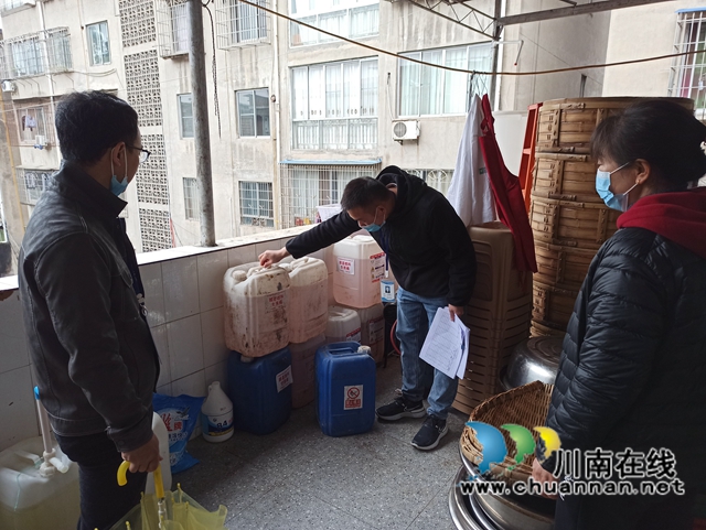 泸县毗卢镇开展餐饮单位使用醇基燃料专项检查
