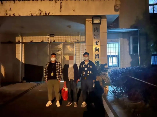 态度猖狂！两男子拒不配合防控大闹医院，内江警方：“捆”起来！