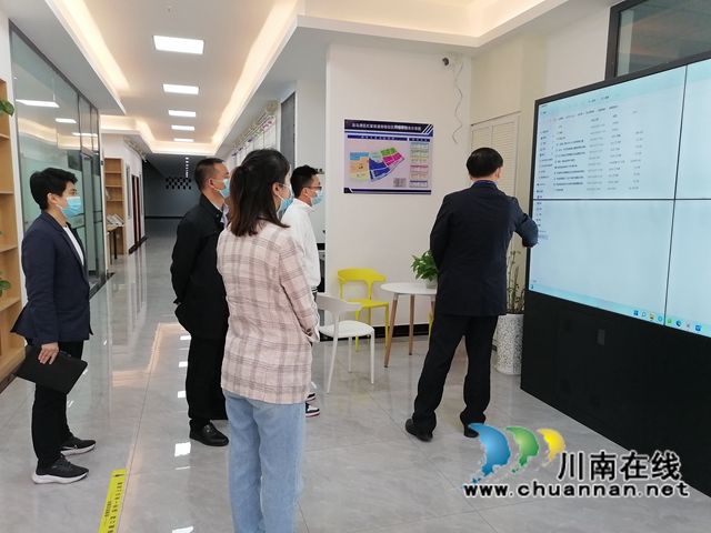 龙马潭区委常委李平视察调研红星街道人大代表联系社区工作室运行情况