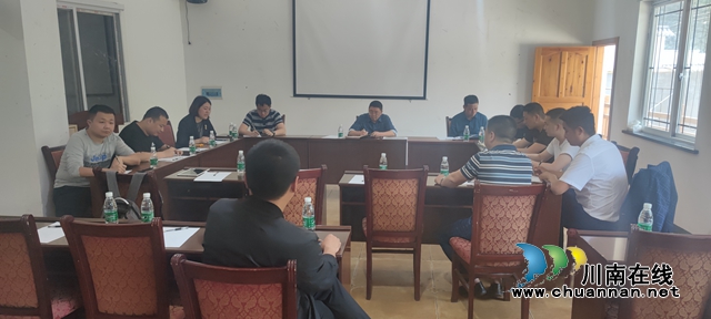 叙永县人大常委会副主任余显中带队调研叙永县观兴镇、正东镇白酒产业发展情况