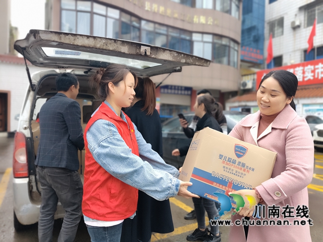 九三学社泸县基层委：爱心传递暖民心