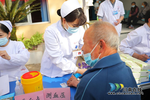 对标找差 提能增效｜合江县中医医院：专家下乡“把脉问诊”，健康服务惠万家！(图9)