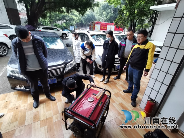 龙马潭区小市街道开展防汛应急抢险器材操作知识培训