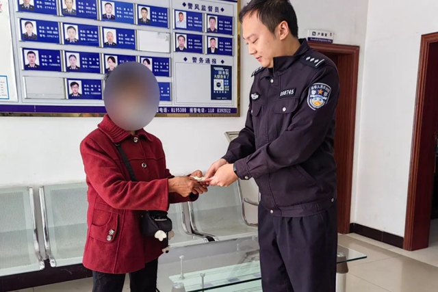 朋友结伴“摸包”分赃，双双被刑拘！