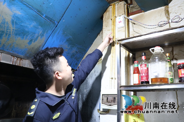 龙马潭区鱼塘街道综合行政执法队查处首例私自安装燃气泄漏报警器案