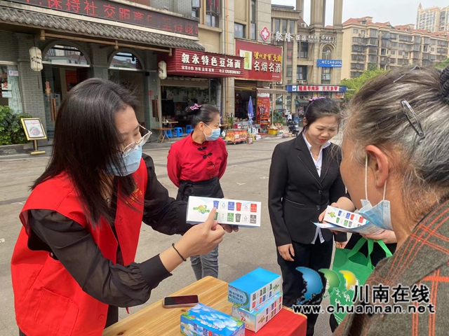 龙马潭区鱼塘街道望山坪社区开展垃圾分类宣传活动