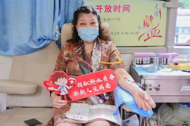 传递情与爱 西南医大附院217名职工献血59800毫升(图6)