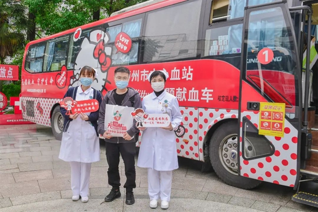 传递情与爱 西南医大附院217名职工献血59800毫升(图8)