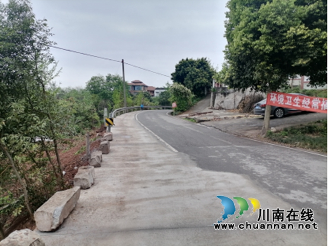 江阳区华阳街道：西岸阳光路宽了，群众和游客更舒心了