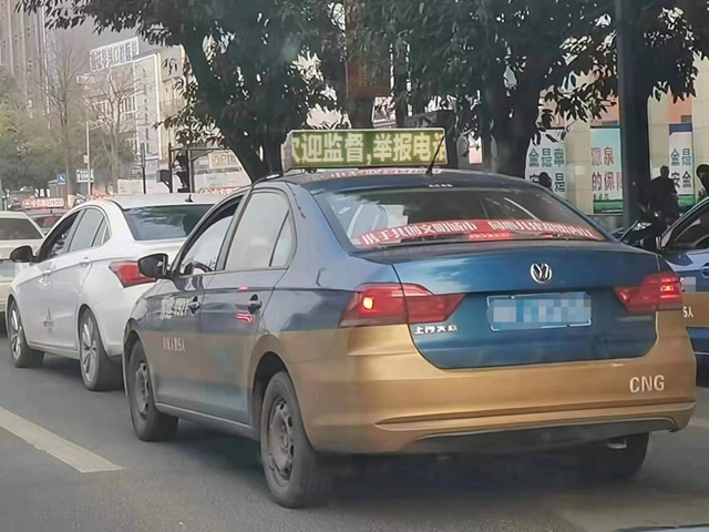 好！该多少付多少！内江城区出租车收费取消“四舍五入”(图1)
