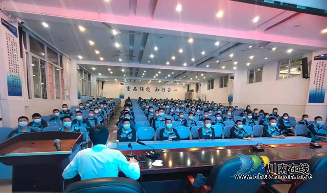 古蔺县市场监管局:知识产权讲座进校园,助推学生“发明梦”!(图2) 古蔺县市场监管局:知识产权讲座进校园,助推学生“发明梦”!(图2)