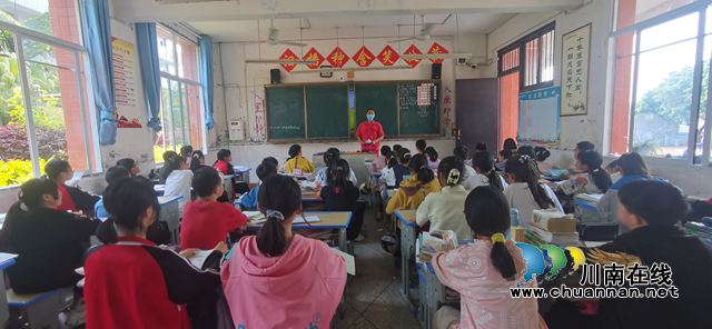 宜宾南溪区长兴镇：“小手牵大手”，共筑燃气使用安全