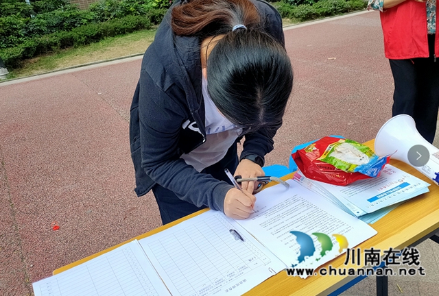 龙马潭区鱼塘街道望山坪社区：文明养犬，争做合格“铲屎官”(图2)