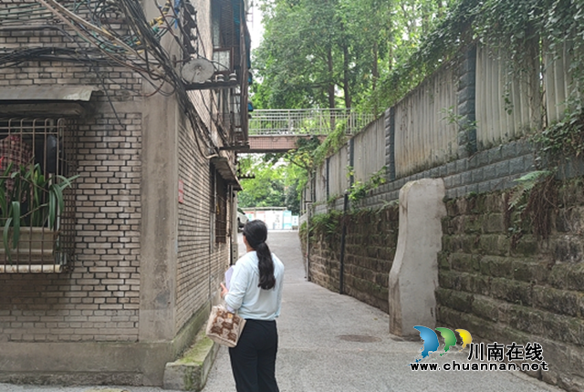 江阳区大山坪山岩脑社区：路灯亮了 民心暖了