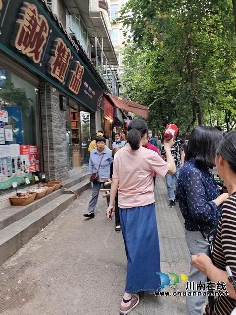 龙马潭区红星街道：新冠疫苗接种进小区，服务居民零距离