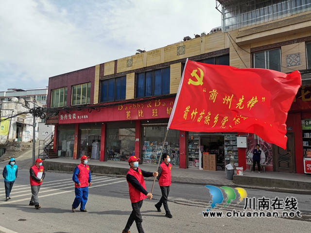 少数民族党员志愿队巡逻宣传.jpg