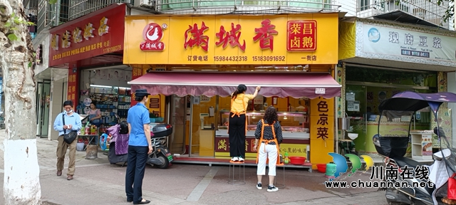 泸县综合行政执法局开展临街面伸缩式雨棚专项整治