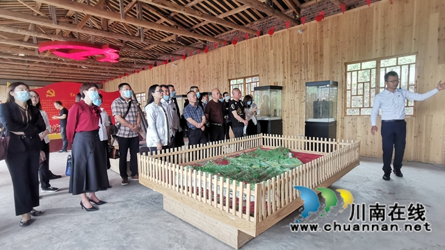 古蔺县召开“万企兴万村”结对帮扶协议签订暨工作推进会(图3) 微信图片_20220428174837.jpg