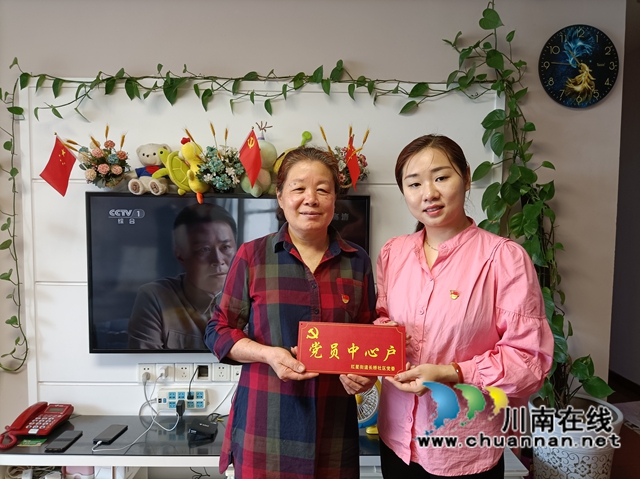 龙马潭区红星街道:“党员中心户”挂牌亮身份,架起党群“连心桥”(图2) 3.jpg