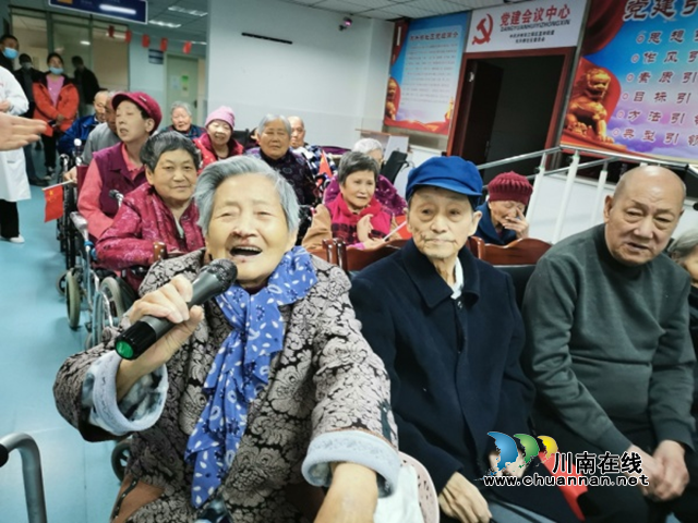泸州市川蓝养老院老人开心过“五一”