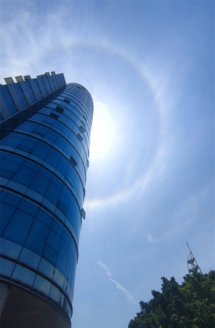 太阳戴上了“美瞳”,泸州上空现绝美日晕(图3) 3.jpg