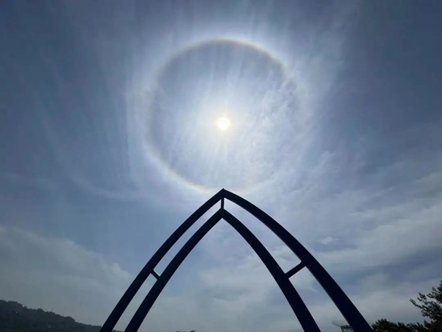太阳戴上了“美瞳”,泸州上空现绝美日晕(图7) 6.jpg