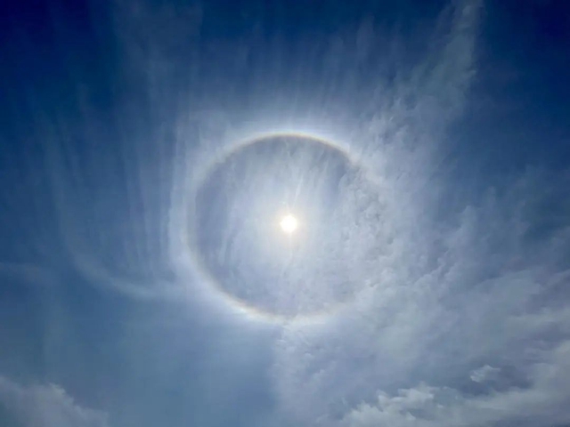 太阳戴上了“美瞳”,泸州上空现绝美日晕(图8) 7.jpg